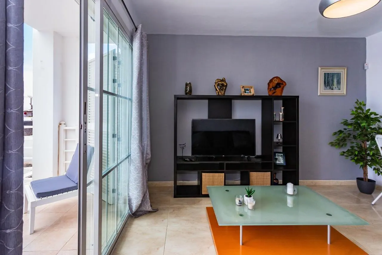 Bright Apartment 5 Minutes Walking From The Beach Tías