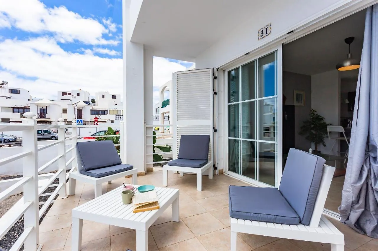 Bright Apartment 5 Minutes Walking From The Beach Tías