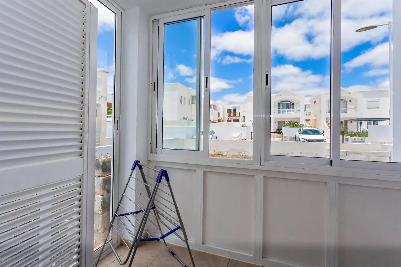 Bright Apartment 5 Minutes Walking From The Beach Tías